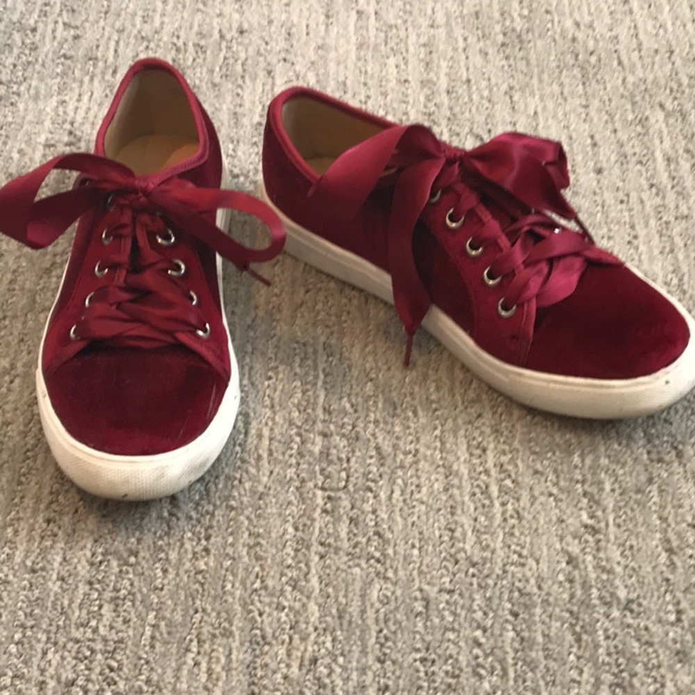 COPY - Velvet red sneaker
